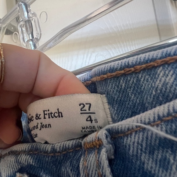 Abercrombie 90s Relaxed Jean High Rise Size 27 Short - Picture 3 of 4